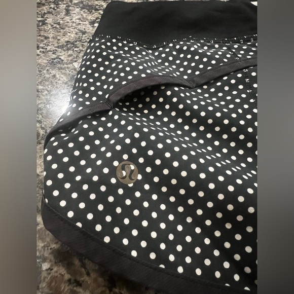 Lulu lemon running shorts speed up low rise - Picture 3 of 9